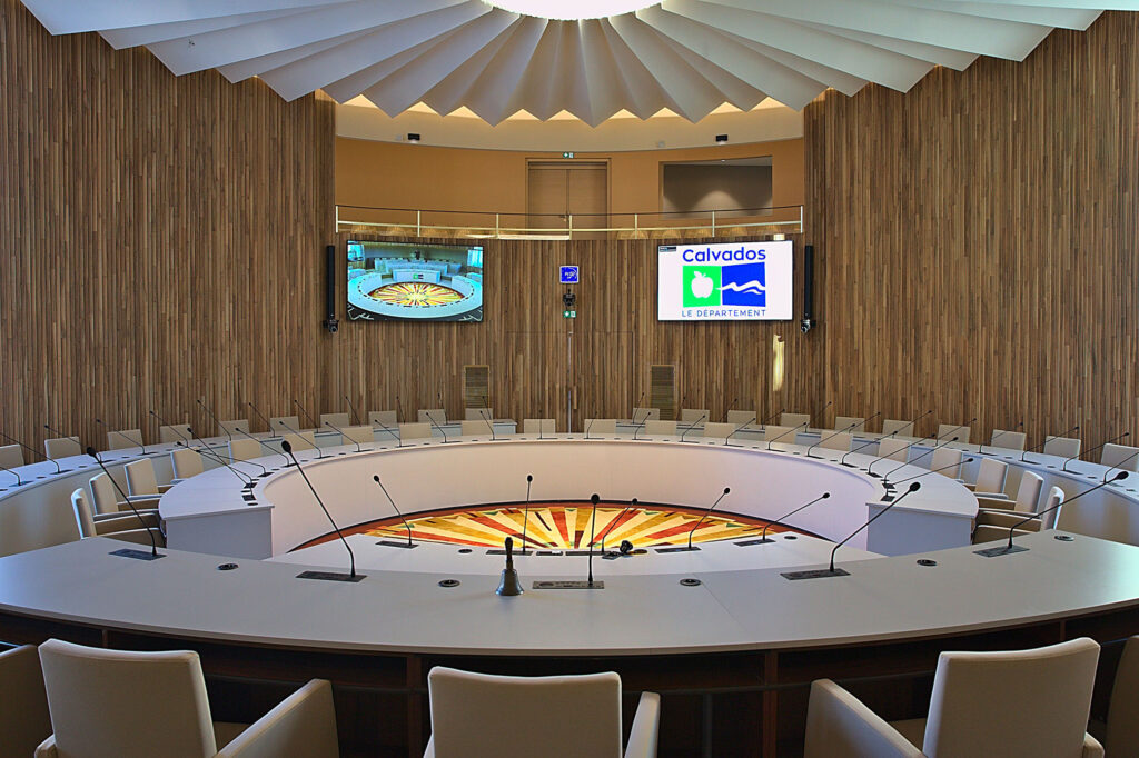 Photo - Hémicycle de l’Hôtel du Département – Caen